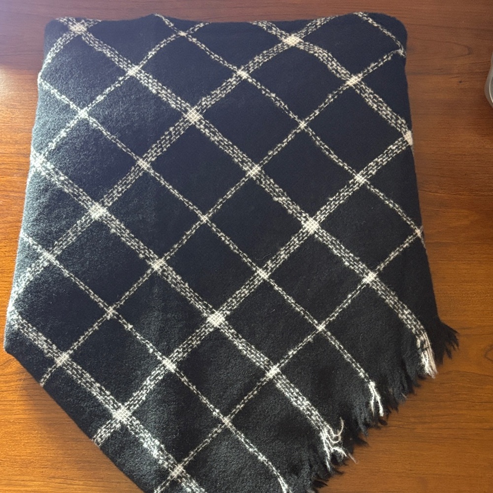 Black and White Plaid “V “ Scarf